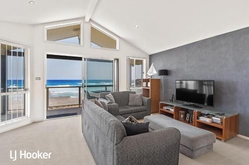 Absolute Waterfront @ Anna Bay4