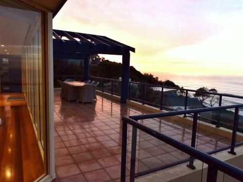 Cliff View - 62 Forresters Beach Road3