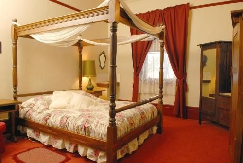Mickey Bourke's Koroit Hotel2