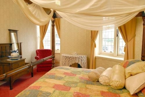 Mickey Bourke's Koroit Hotel1