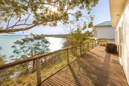 Lakescapes Cottage - 180 Degree Panoramic Views1