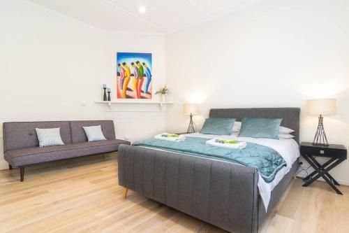 Minutes from the beach, shops and parks! Free - Wifi - Nespresso - Netflix2
