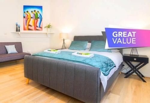 Minutes from the beach, shops and parks! Free - Wifi - Nespresso - Netflix0