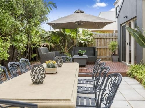 BANGALOW - MORNINGTON0
