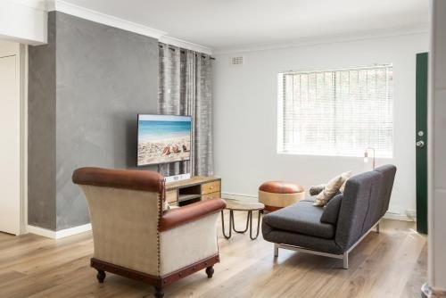 Suburban Two-bed Apartment with Parking and Patio0