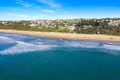Beach views & breezes, Sunshine Beach2