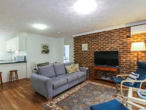 2 Bedroom St Lucia Apartment close to UQ and CityCat1