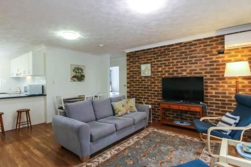 2 Bedroom St Lucia Apartment close to UQ and CityCat0