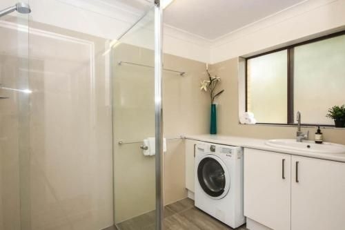 2 Bedroom St Lucia Apartment close to UQ and CityCat4