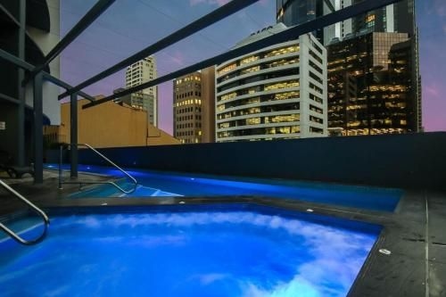 Amazing Brisbane CBD 2 Bedroom Apartment With River Views2