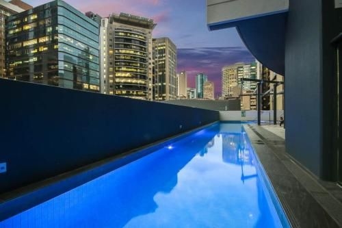 Amazing Brisbane CBD 2 Bedroom Apartment With River Views3
