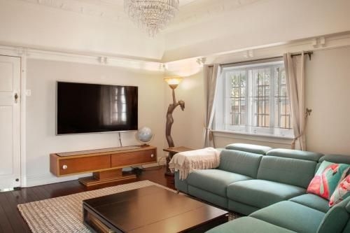 Chic 2 Bedroom Ground Floor Apartment In Trendy New Farm0