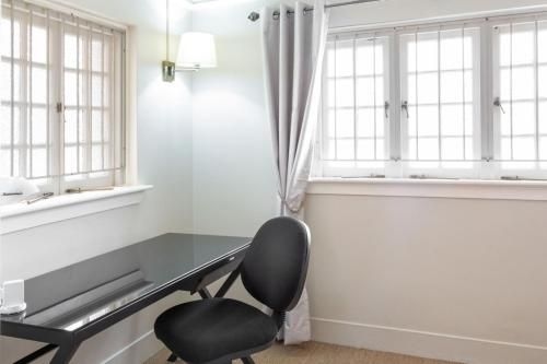 Chic 2 Bedroom Ground Floor Apartment In Trendy New Farm4