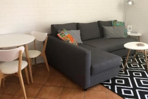 Lovely 1BDR Apartment Steps to the Beach (Lovely 1 Bedroom Apartment by the Beach)1