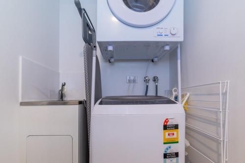 2BD2BATH seconds from RNARBWHValley (2 Bedroom Apartment Seconds From Valley)4