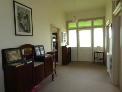 Claremont Farmhouse0