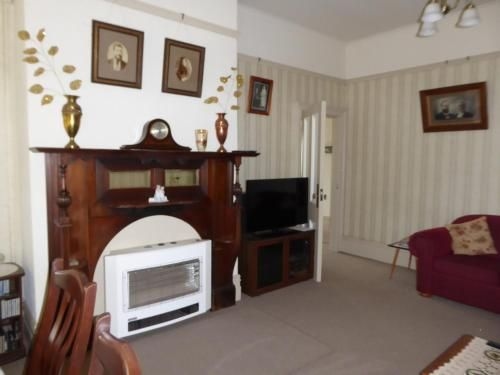 Claremont Farmhouse4