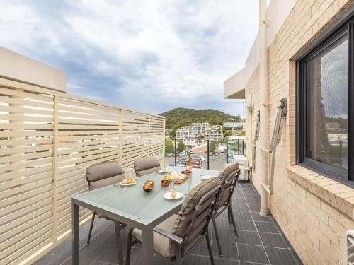 15 Dolphin Cove, 2 - 6 Government Rd - Stunning Penthouse with views, lift & Ducted Air Conditioning1