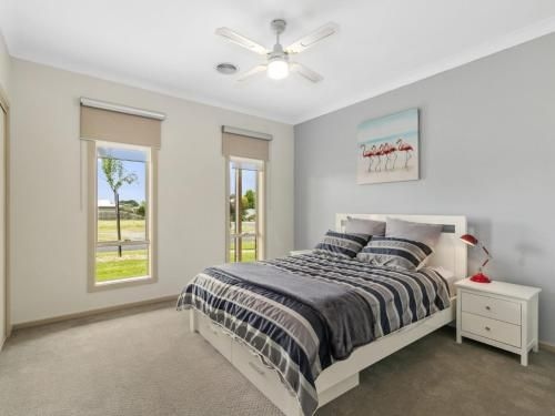 THE LOCH SURFSIDE WIFI - NETFLIX - PET FRIENDLY (OUTSIDE ONLY)3