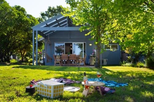 Wayward Cottage0