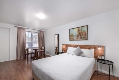 Econo Lodge Lilydale0