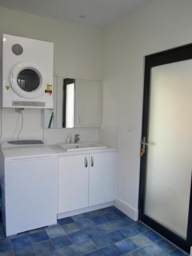 Storm Bay Cottage2