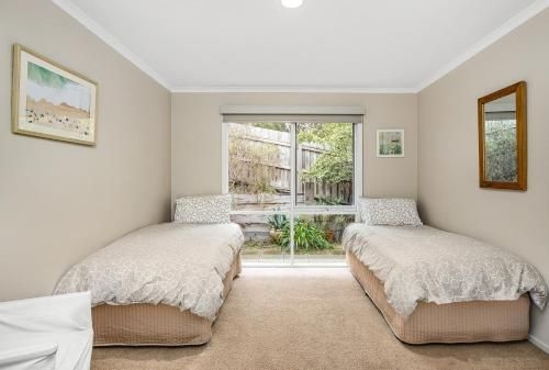 Hilltop Beach House: newly updated3