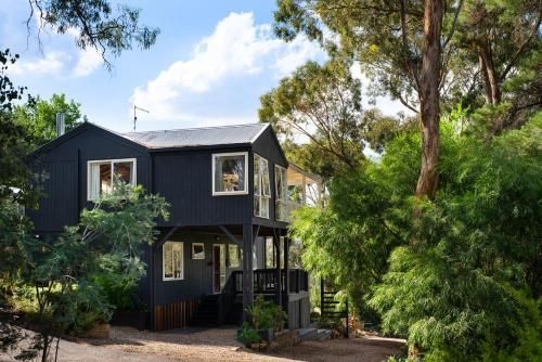 Hepburn Pool House2