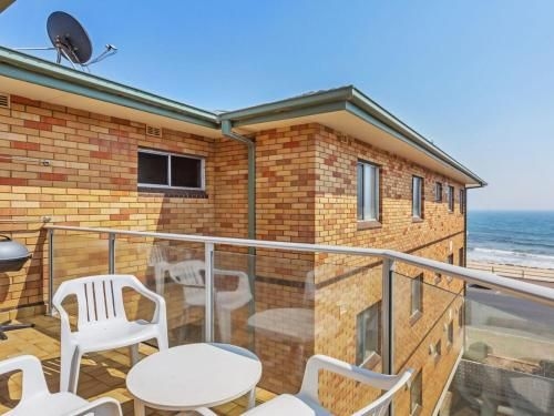 Debra Court 114