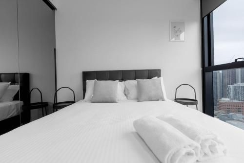 Luxury 2bed2bath apt in the heart of Mel@Collins3