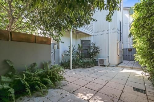 Privacy by the river, Noosaville1