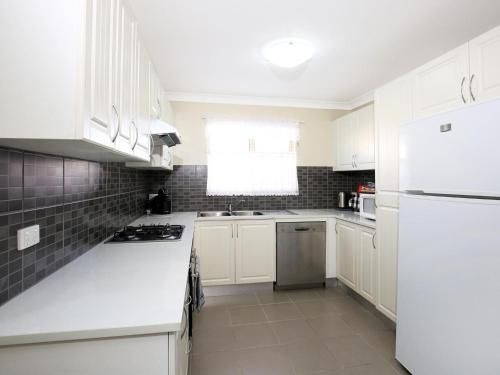 Kingfisher - Pet-Friendly - 10 Mins to Hyams Beach4