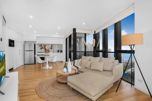 Roomy Apartment with Balcony, Parking, Ocean Views0