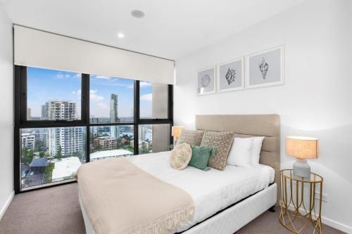 Roomy Apartment with Balcony, Parking, Ocean Views4