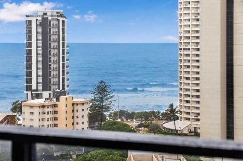 Roomy Apartment with Balcony, Parking, Ocean Views3