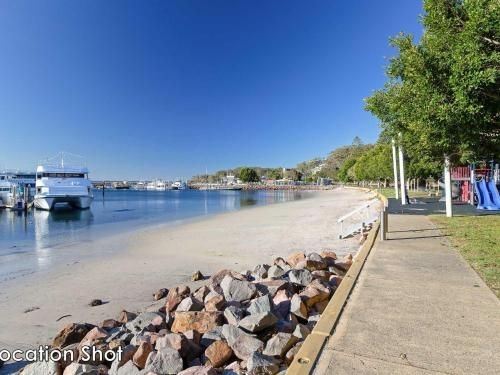 10 'Kiah' 53 Victoria Parade - Waterfront Views, AIRCON and Close to the Marina.4