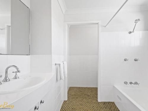 Elanora - Ocean St No.84