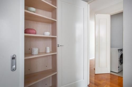 Sunlit Bondi Beach Apartment With Balcony, Parking4