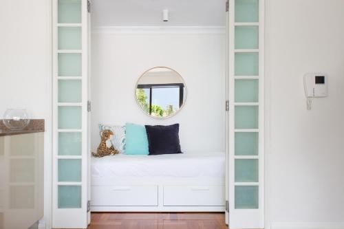 Sunlit Bondi Beach Apartment With Balcony, Parking2