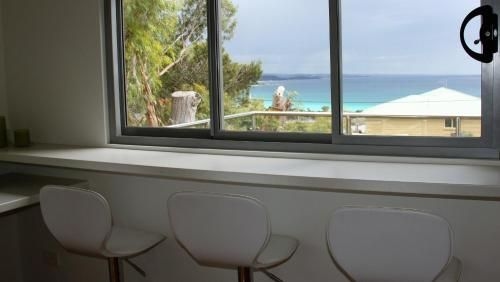 BAY OF FIRES BEACH SHACK ocean views from a modern Beachhouse1