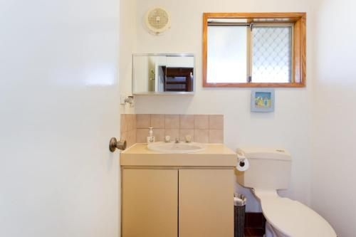 Surf and Sunsets, Beach Holiday Home Mandurah4