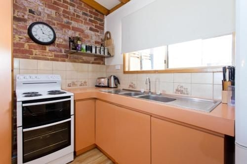 Surf and Sunsets, Beach Holiday Home Mandurah3