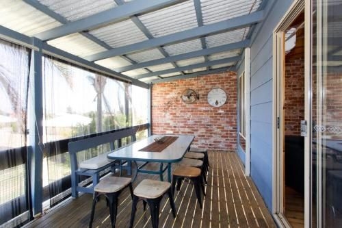 Surf and Sunsets, Beach Holiday Home Mandurah1