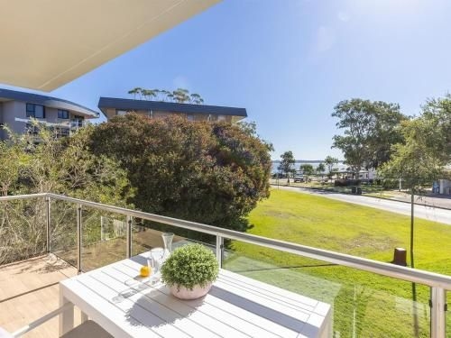 4 Villa Ellisa 10 Columbia Close-beautiful unit with beautiful water views at Little Beach0
