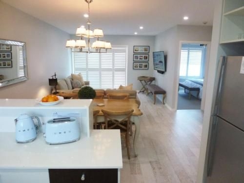Hamptons Retreat @ Unit 259A Pacific Blue3