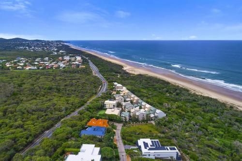Stunning Beach Front Villa At Castaway Cove1