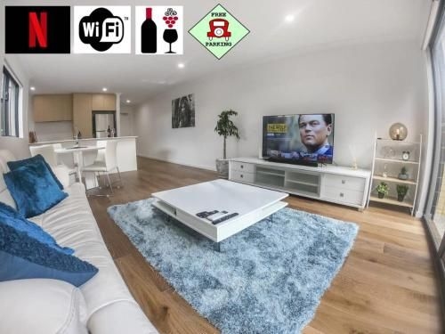 1 Bdrm Close Airport/Shops, WIFI, NETFLIX, PARKING0