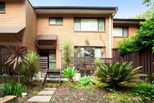 3-Bed Home with BBQ Patio near Parks and Playgrounds1