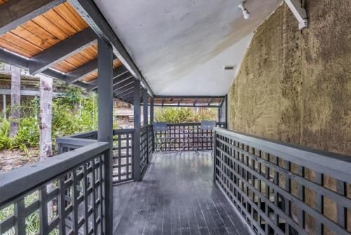 Spoilt for choice 2-bed/2-bath + Free parking4