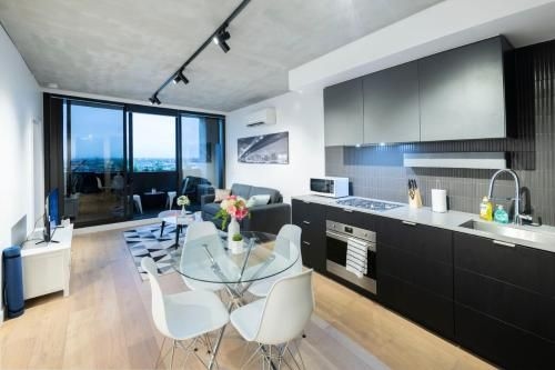 STAY&CO Docklands Drive1